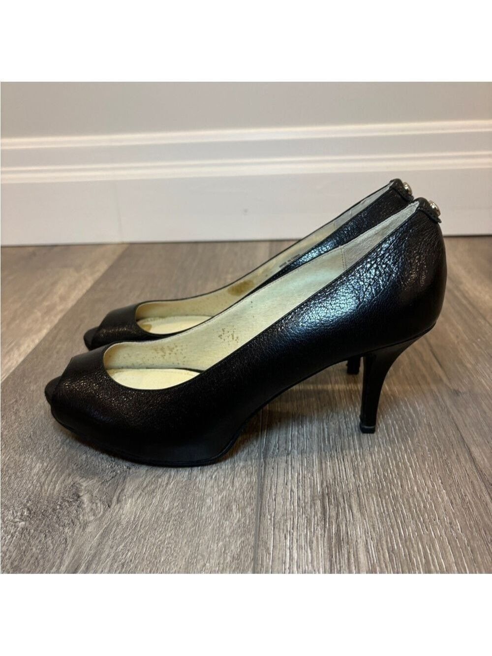 Michael Kors Womenβs Pumps β Size 7 β Elegant & Timeless Heels - Picture 2 of 6